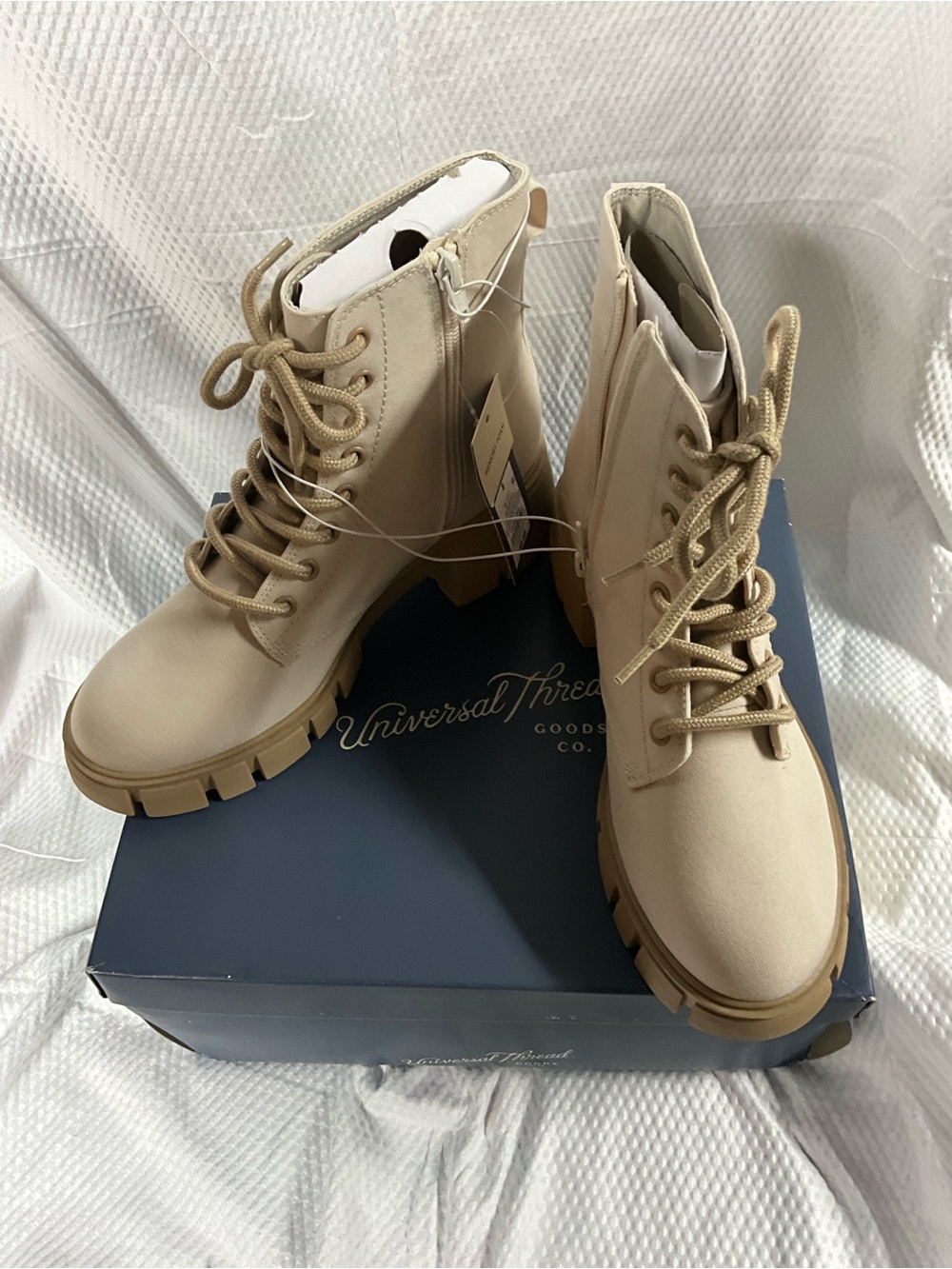 NIB Universal Thread Beige Lace-Up Combat Boots Size 8